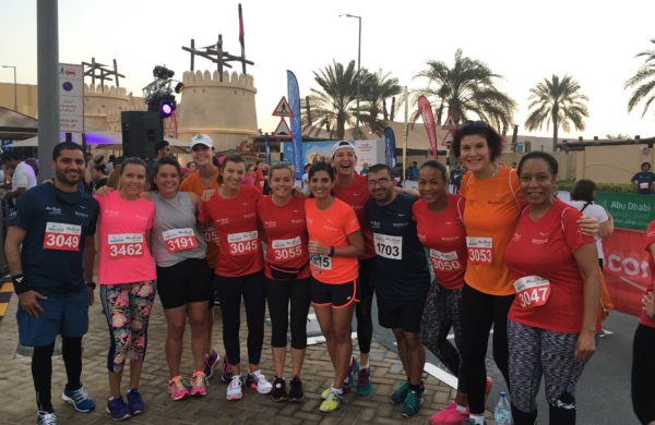 شارك ١٤ موظفا من فريق CNN أبوظبي بالركض ١٠ كيلو